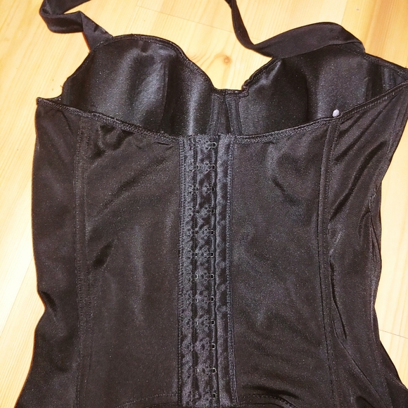 Green and black animal print stripes.  Corset bustier halter top - Picture 3 of 4